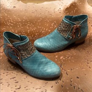 DKode turquoise booties...